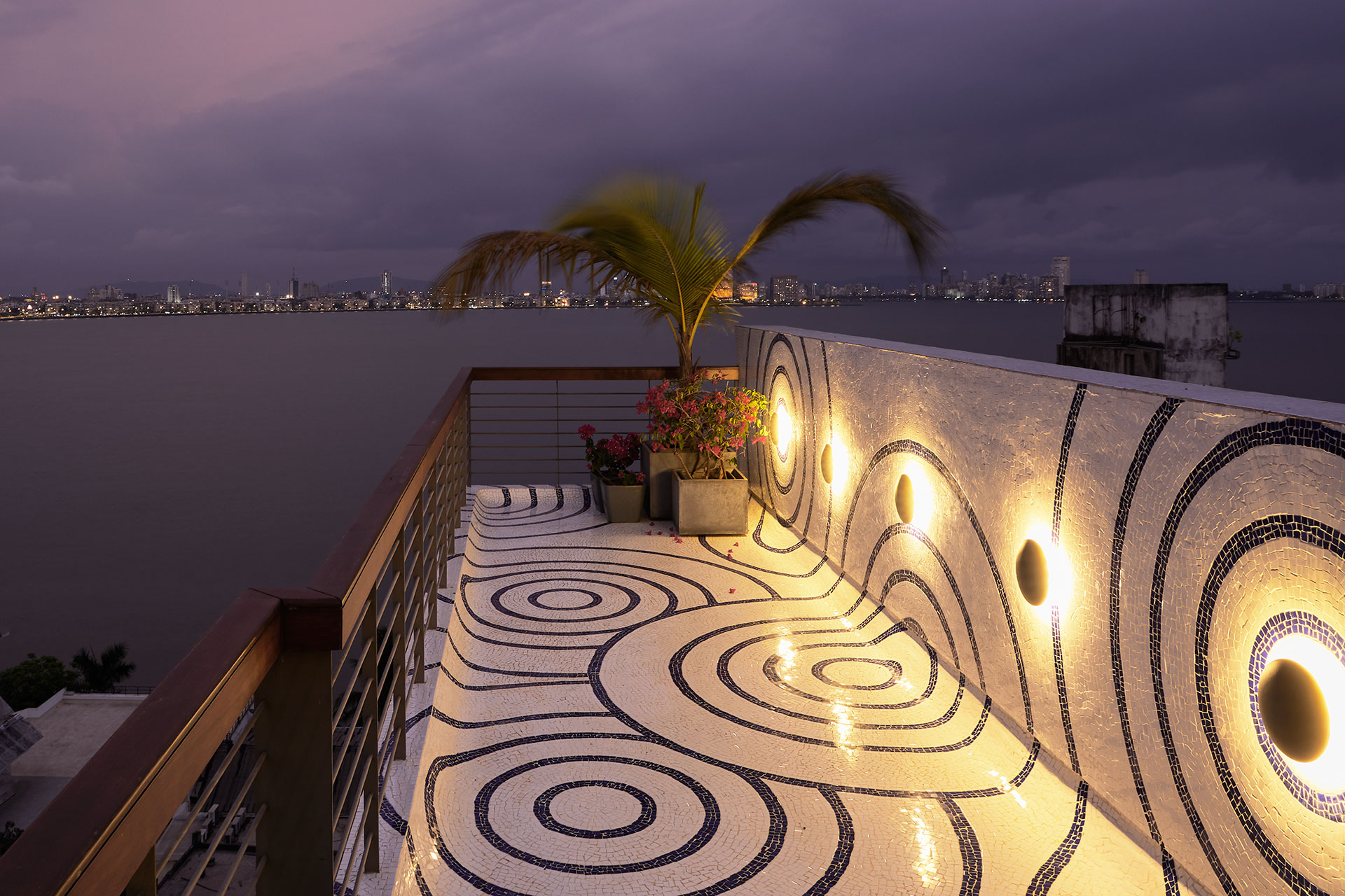 Playful design nuances are also observed as blue ripples in the china chip mosaic for the terraces’ waterproofing.